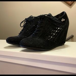 Fergalicious black wedges